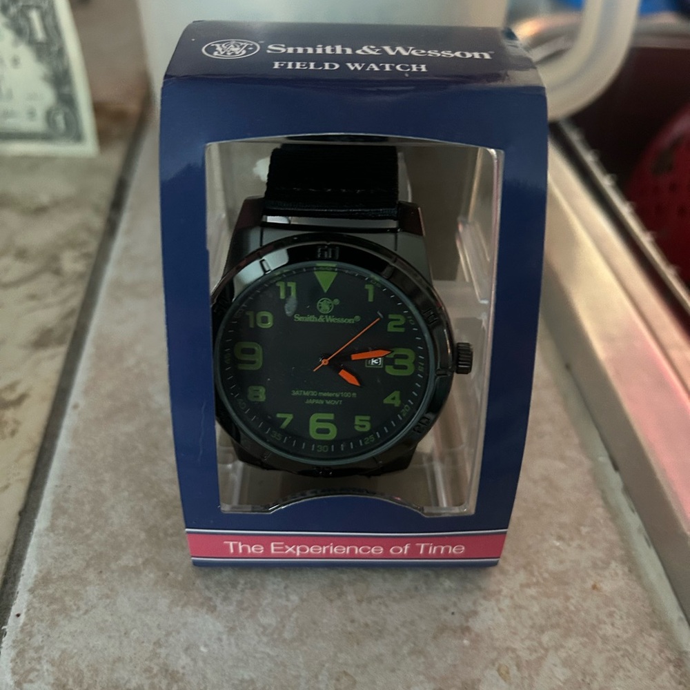 MEN'S SMITH&WESSON CHRONOGRAPH GLOW WATCH NEW